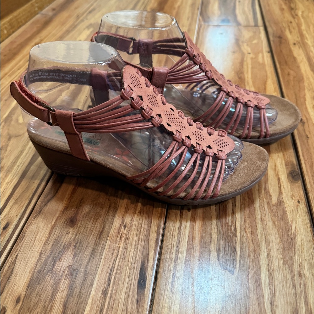 Baretraps Size 6.5M Women's TRUDY Red/Pink  Strappy Wedge SANDALS - Picture 2 of 9